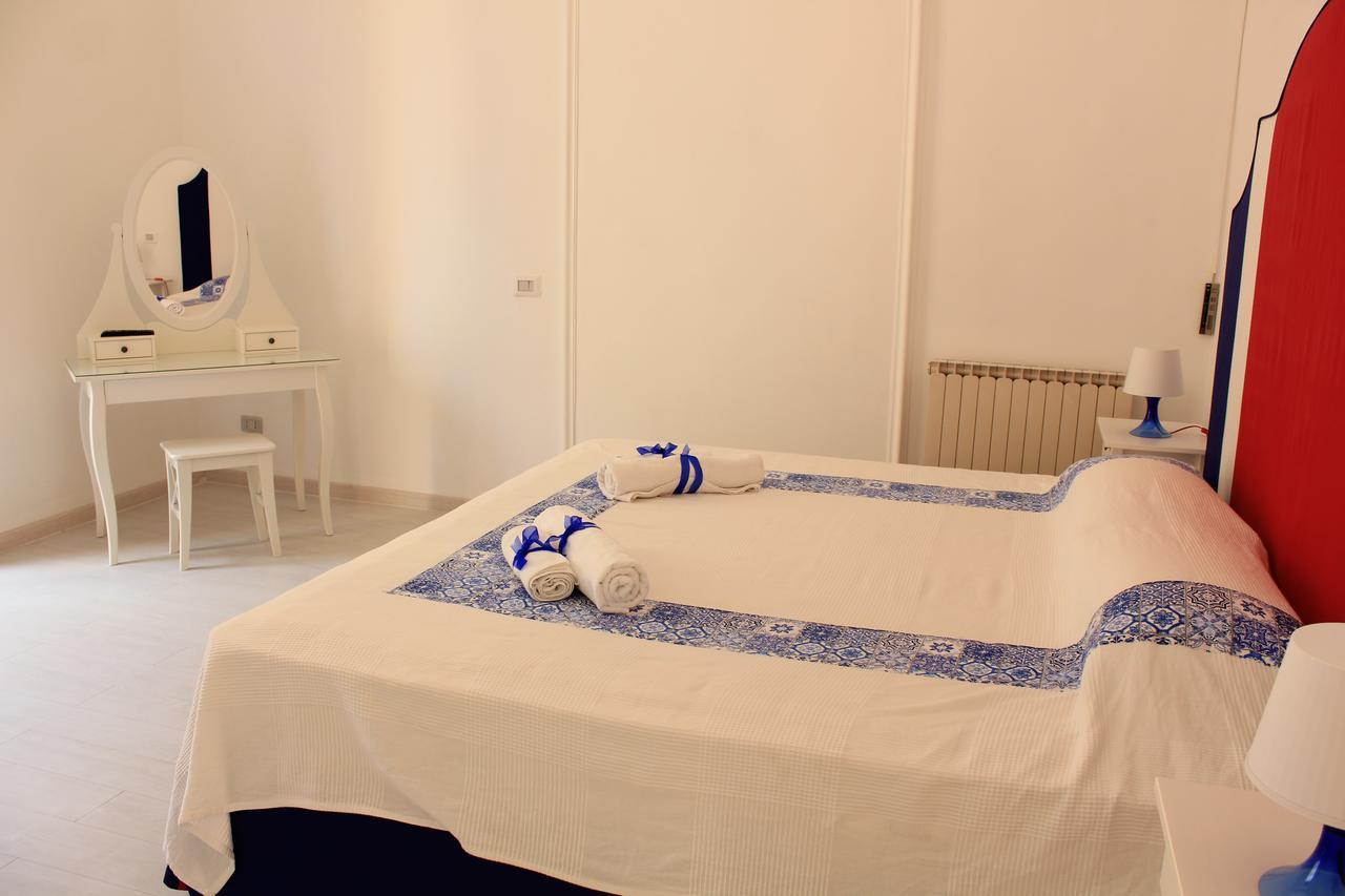 B&B Vitruvio Suites Формия Стая снимка