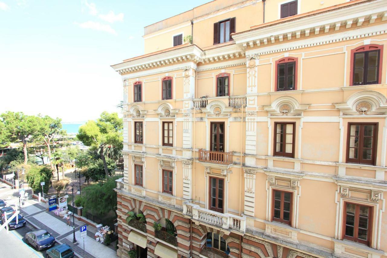 B&B Vitruvio Suites Формия Екстериор снимка