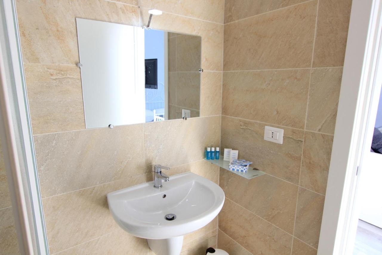 B&B Vitruvio Suites Формия Екстериор снимка